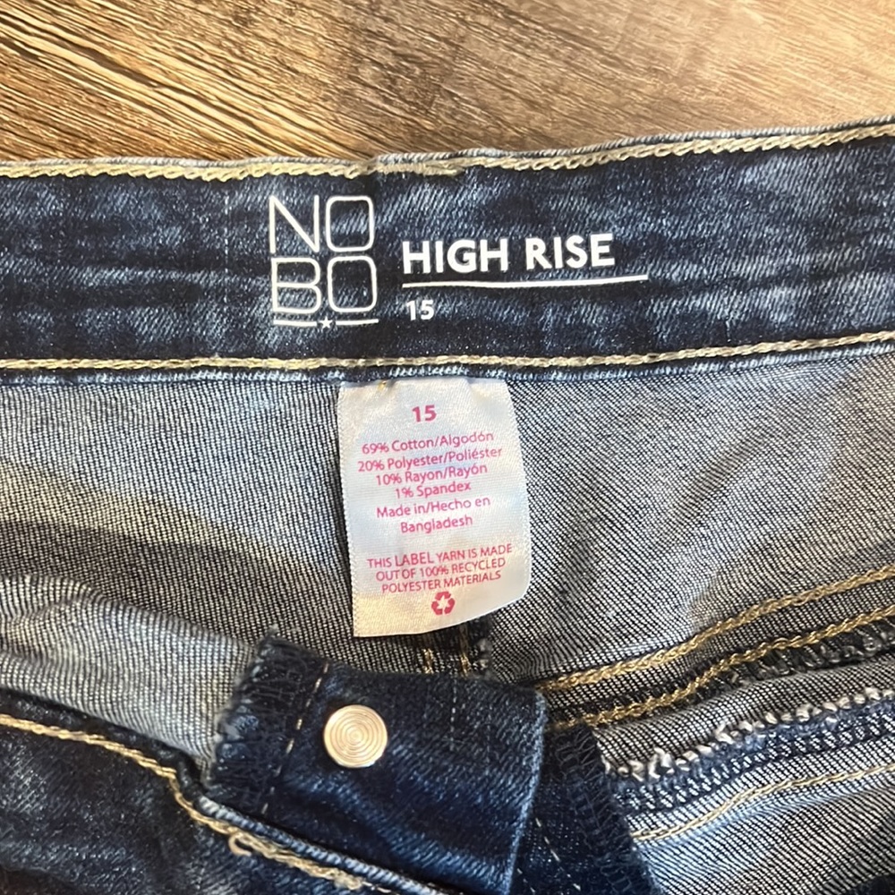 Shorts - Picture 3 of 4